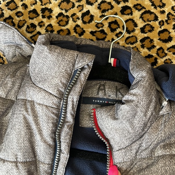 Tommy Hilfiger puffer - Picture 6 of 6